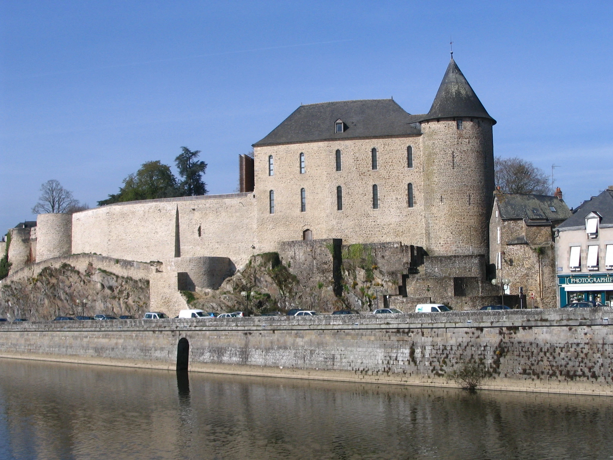 Mayenne_-_Castle_-_2