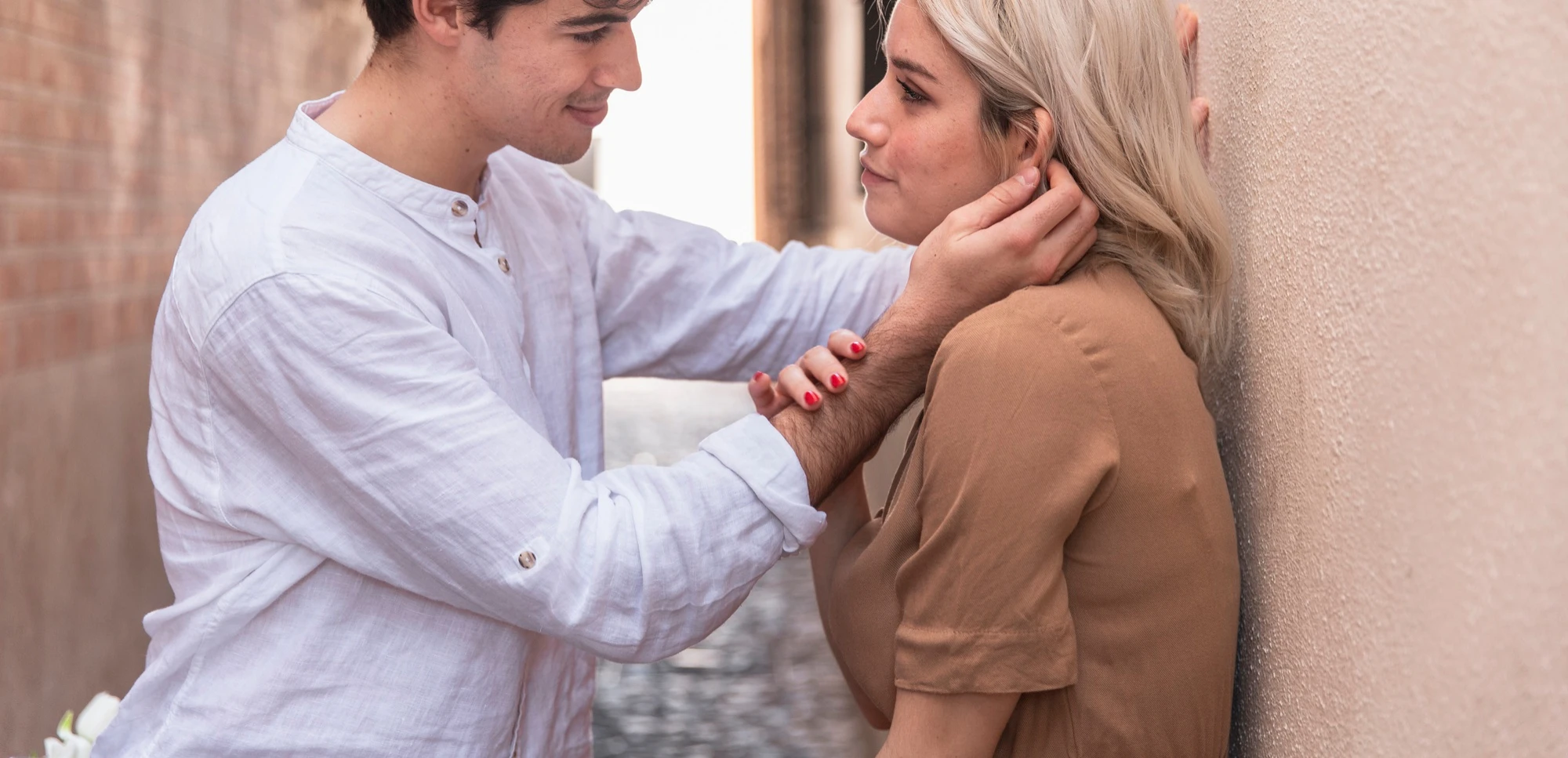 L’importance du toucher dans le couple moderne