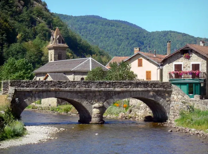 💘 Love Rooms en Ariège : l'escapade romantique idéale entre montagnes, nature et jacuzzi privatif