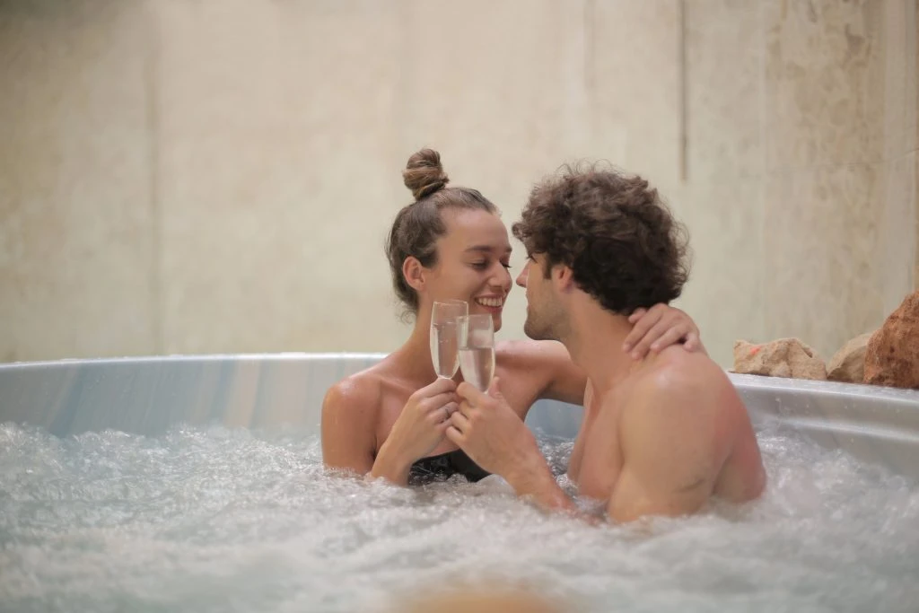 ⭐ Love Rooms : pourquoi ces suites romantiques séduisent massivement les couples français en 2025