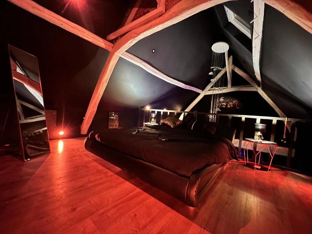 loveroom-lit-cuir loveroom-lit-cuir