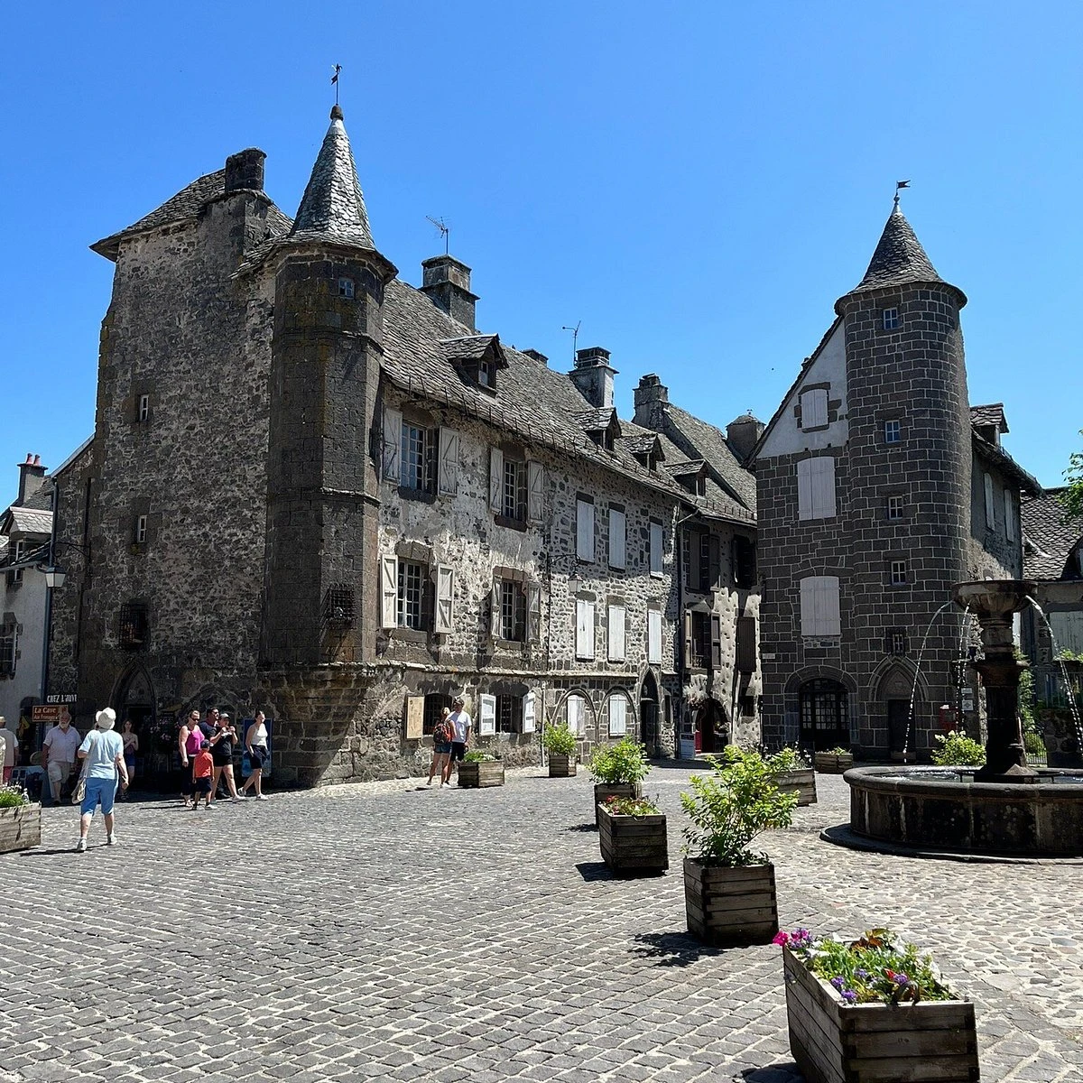 salers-centre-ville salers-centre-ville