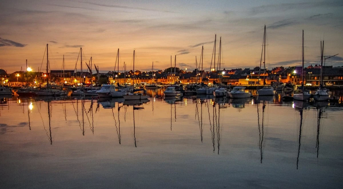 💙 Finistère (29) en couple : 20 minutes d’évasion romantique entre culture bretonne, promenades infinies et loveroom avec jacuzzi privatif