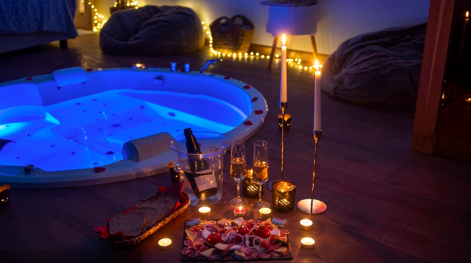 💞 Quelles activités faire en couple dans l’Hérault (34) ? Le guide ultime pour un week-end romantique entre mer, vignobles et love room