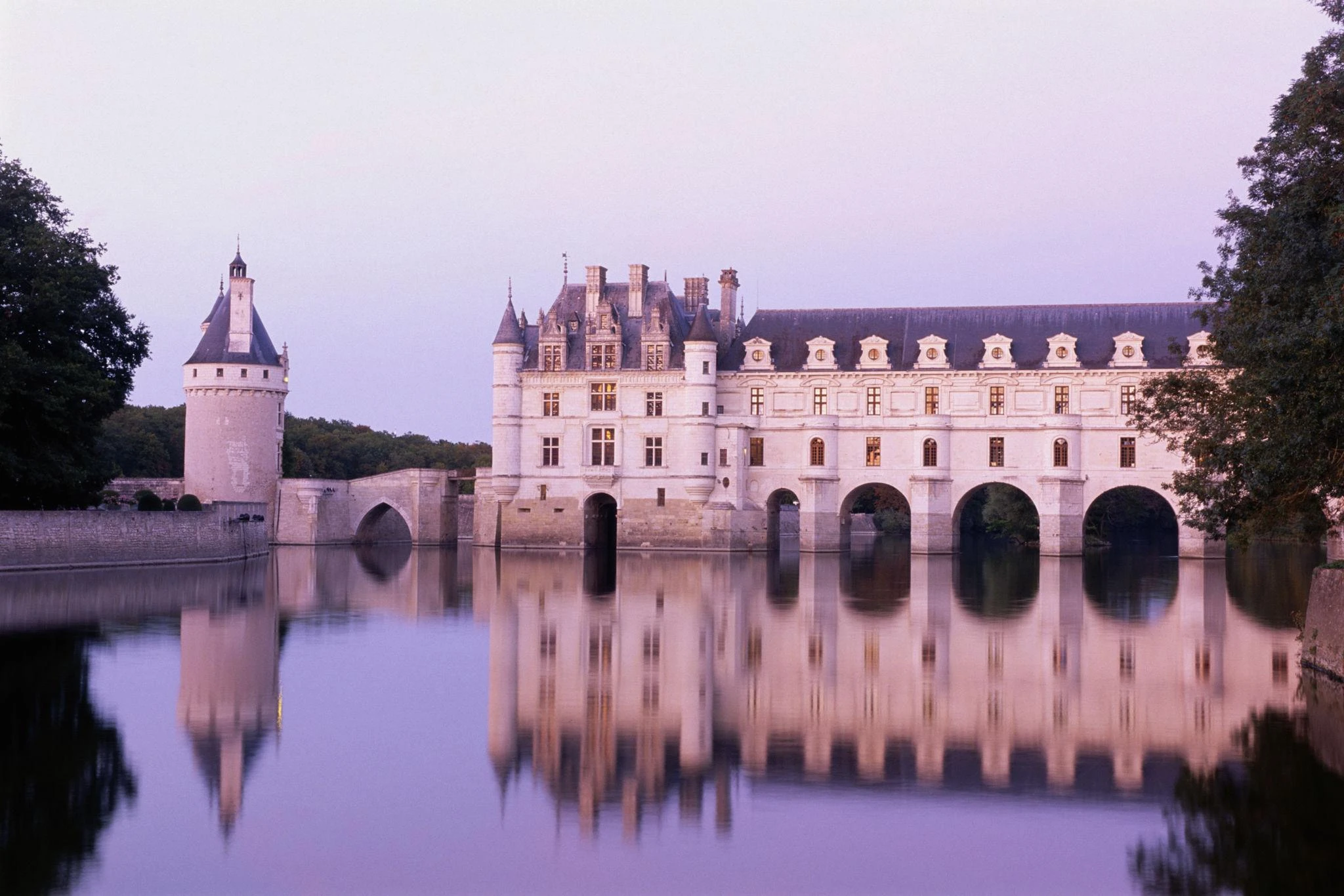 💘 Que faire en couple en Indre-et-Loire (37) ? Le guide ultime pour un week-end romantique entre châteaux, Loire et love room avec jacuzzi privatif